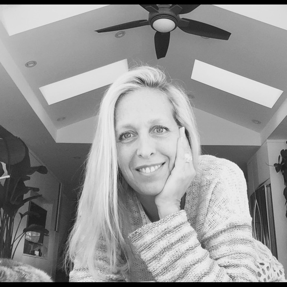 Meet your Posher, Andrea - Picture 2 of 2